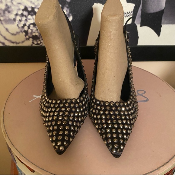 NEW! Metal Accent Heels - Picture 3 of 7